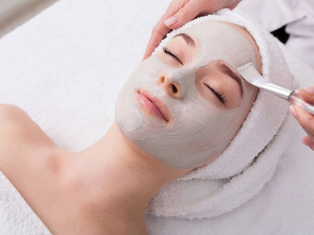 Gunakan Masker Wajah pada Urutan Skincare Malam