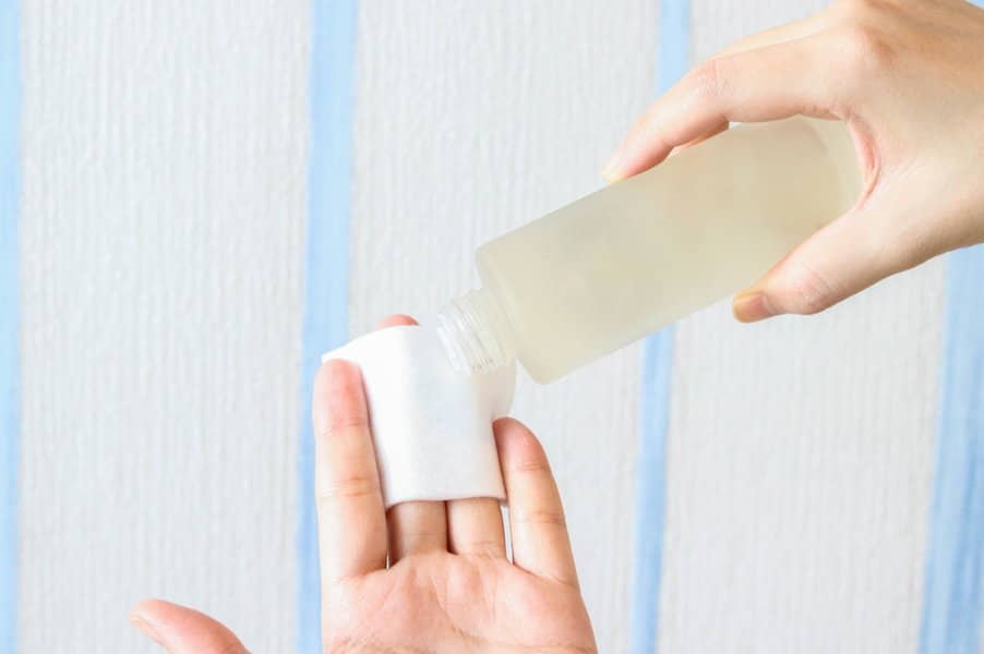 Urutan Skincare Malam setelahnya Menggunakan Toner