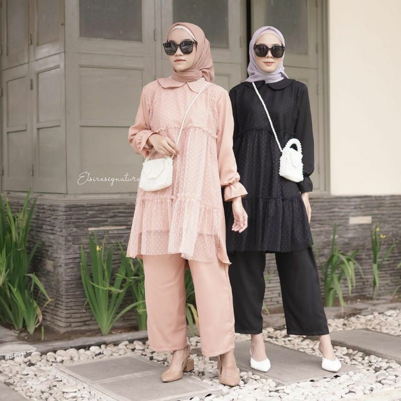 Hijab dengan Celana pipa lurus