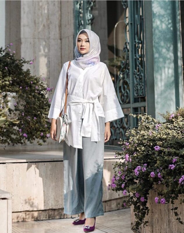 Kemeja model kimono dengan hijab