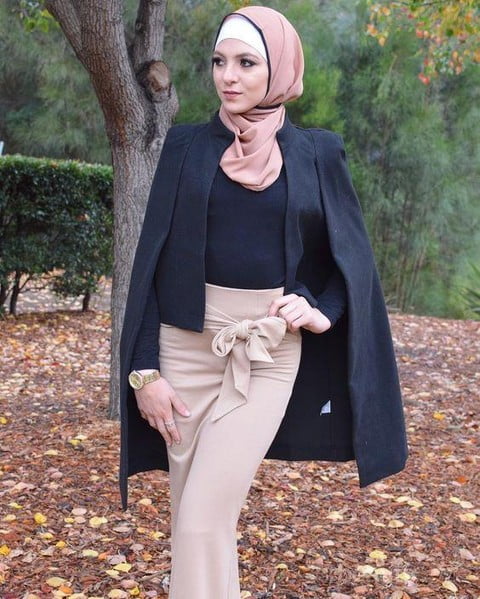 blazer motif dengan hijab Inner putih