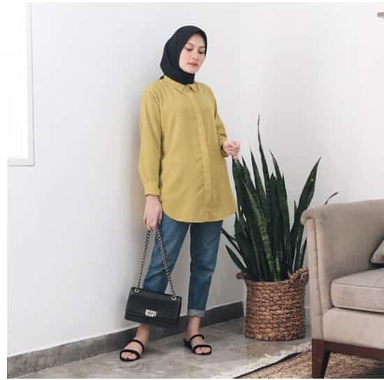 paduan blouse dan sandal